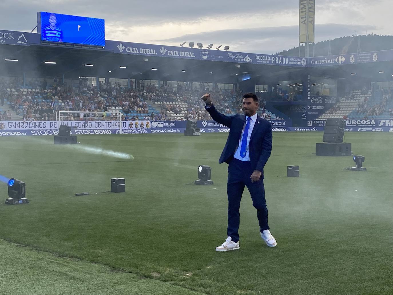 La SD Ponferradina celebra una gran fiesta en el estadio de El Toralín para conmemorar sus cien años de vida. 