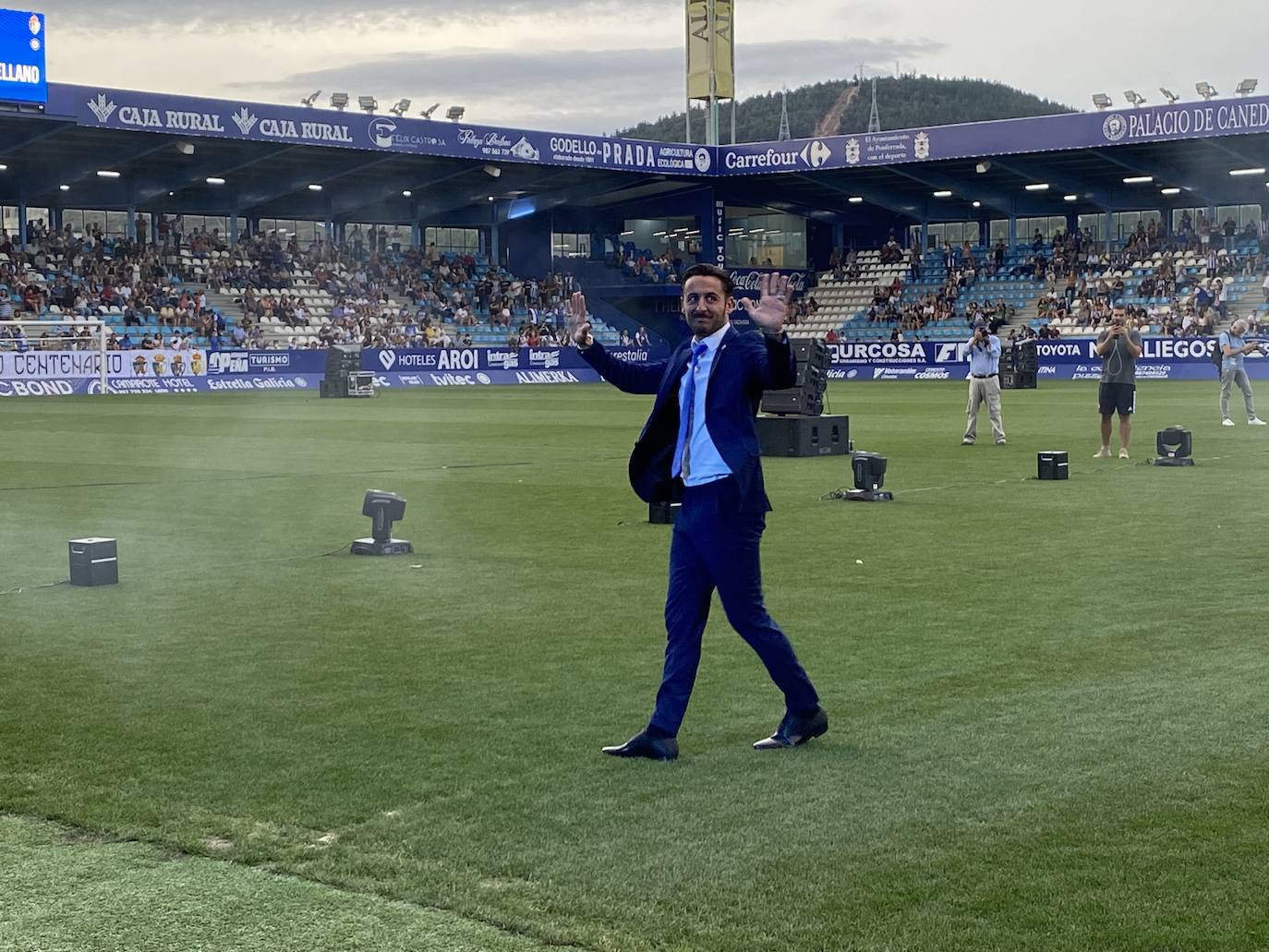 La SD Ponferradina celebra una gran fiesta en el estadio de El Toralín para conmemorar sus cien años de vida. 