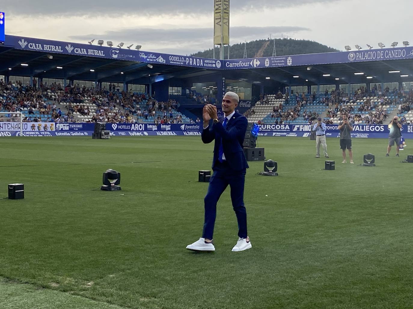 La SD Ponferradina celebra una gran fiesta en el estadio de El Toralín para conmemorar sus cien años de vida. 