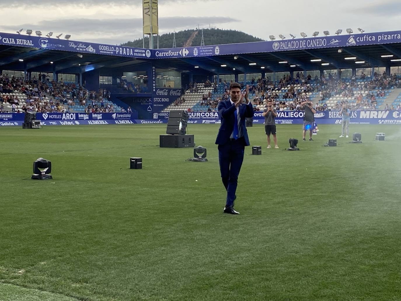 La SD Ponferradina celebra una gran fiesta en el estadio de El Toralín para conmemorar sus cien años de vida. 