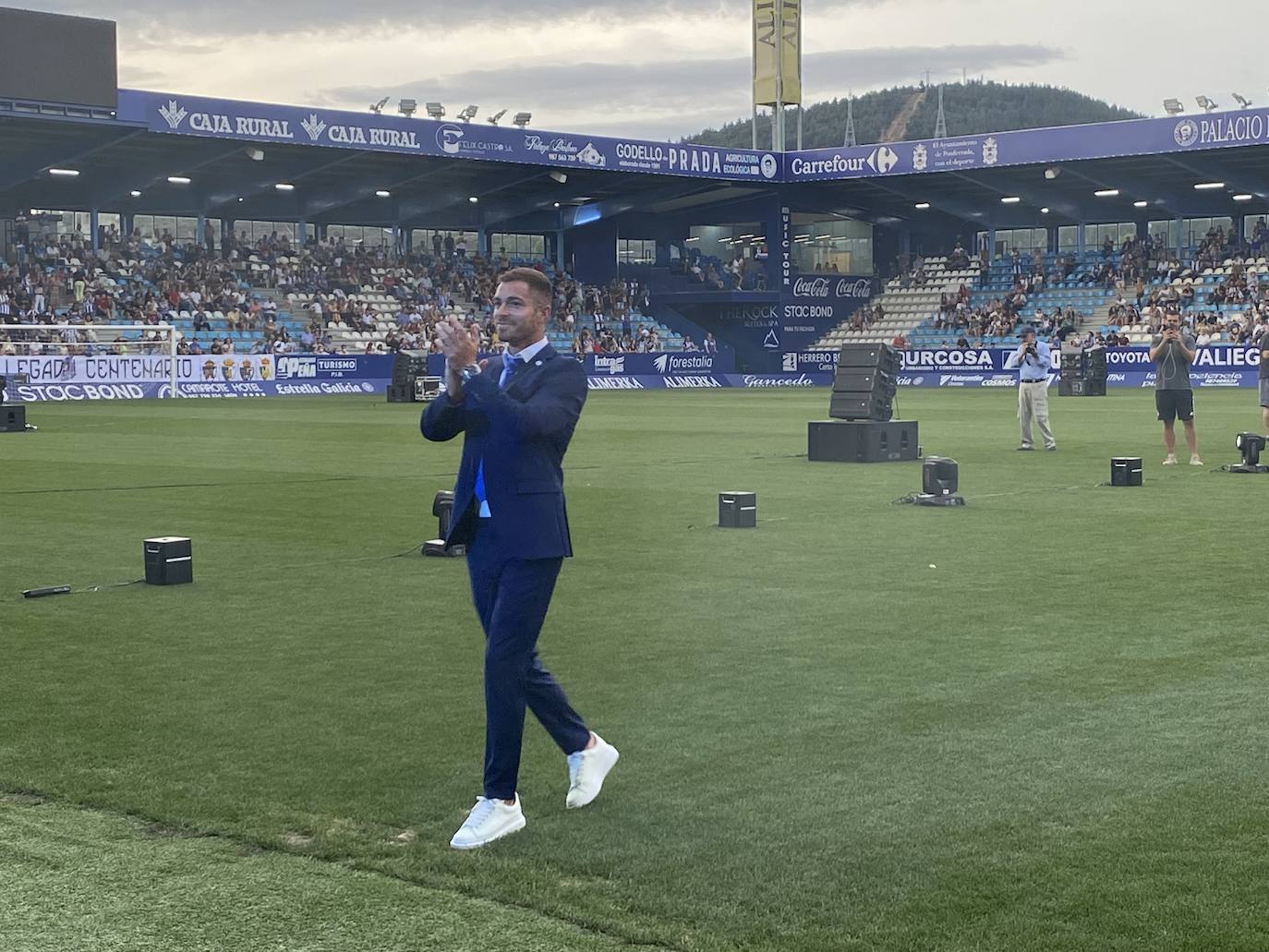 La SD Ponferradina celebra una gran fiesta en el estadio de El Toralín para conmemorar sus cien años de vida. 