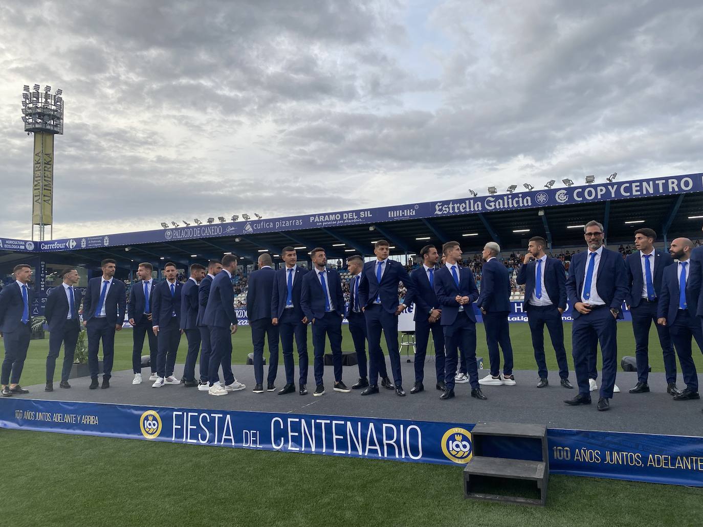 La SD Ponferradina celebra una gran fiesta en el estadio de El Toralín para conmemorar sus cien años de vida. 