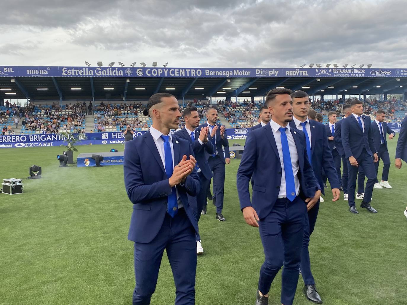 La SD Ponferradina celebra una gran fiesta en el estadio de El Toralín para conmemorar sus cien años de vida. 