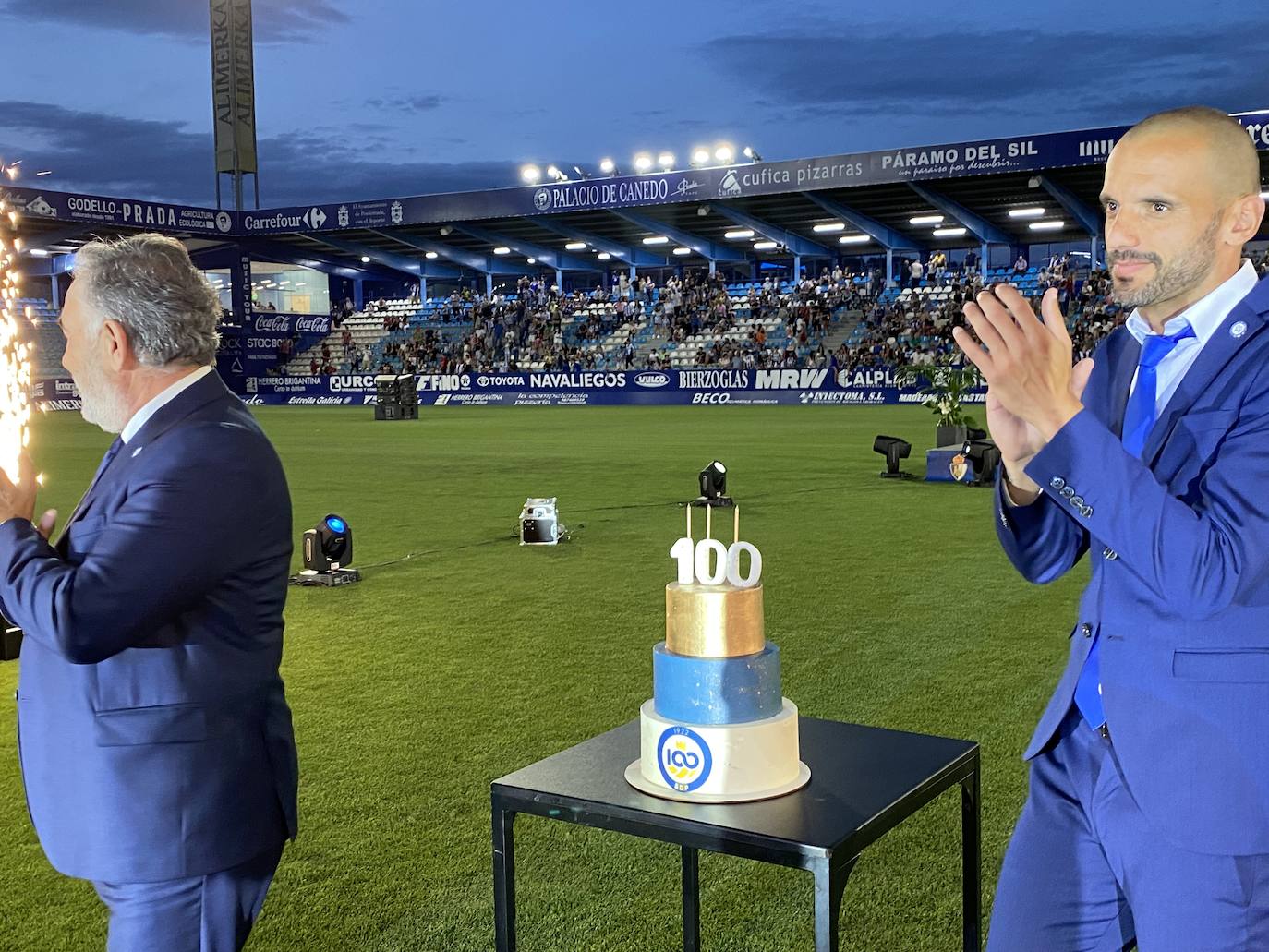 La SD Ponferradina celebra una gran fiesta en el estadio de El Toralín para conmemorar sus cien años de vida. 