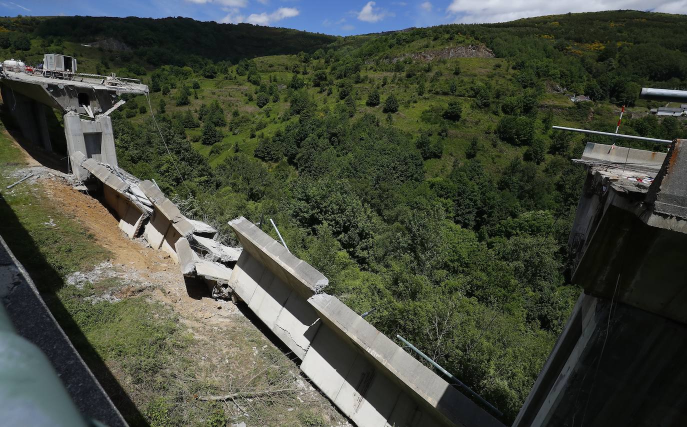 Derrumbe de parte del viaducto del Castro en el municipio de Vega de Valcarce.