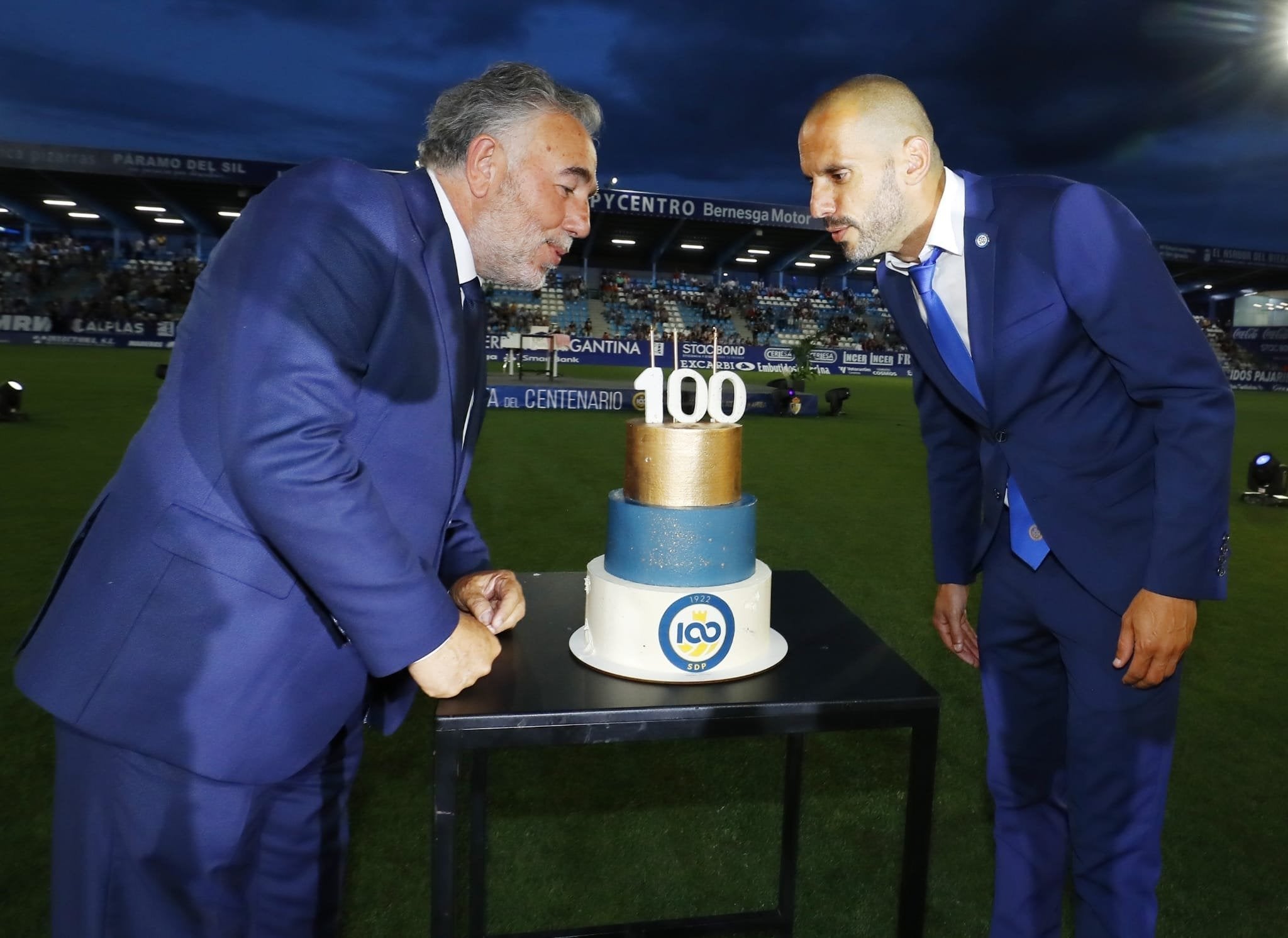 La SD Ponferradina celebra una gran fiesta en el estadio de El Toralín para conmemorar sus cien años de vida. 