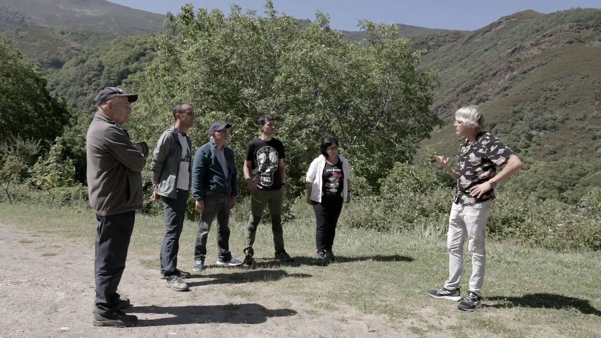 Calleja reunió a los vecinos del Valle del Oza para recuperar cinco kilómetros de canales romanos. 