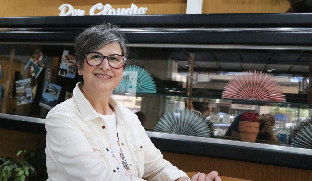 Un clásico del comercio leonés busca nuevo propietario. 'Don Claudio', dedicado a la fotografía y el regalo, suma 40 años de historia en paralelo a la ciudad. «Ha llegado el momento de dar paso a jóvenes con inquietud y ganas de trabajar», asegura Manuela Huerga. 