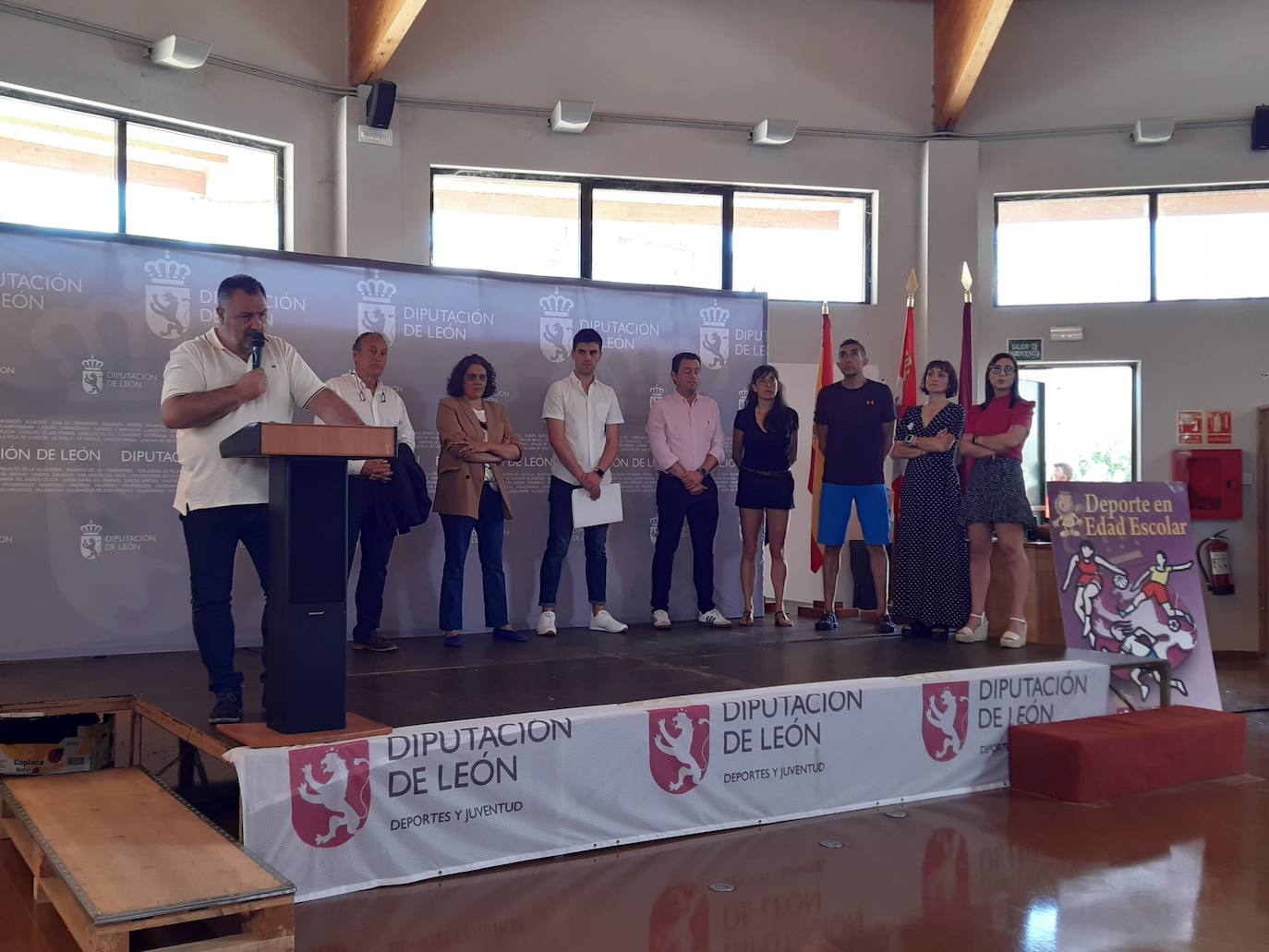 La Diputación entrega en Cacabelos los trofeos a los ganadores de los Juegos Escolares