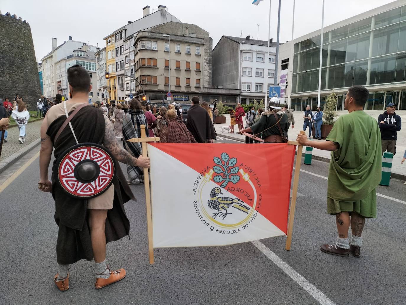 Fotos: Astures y Romanos de Astorga visitan el Arde Lucus en Lugo