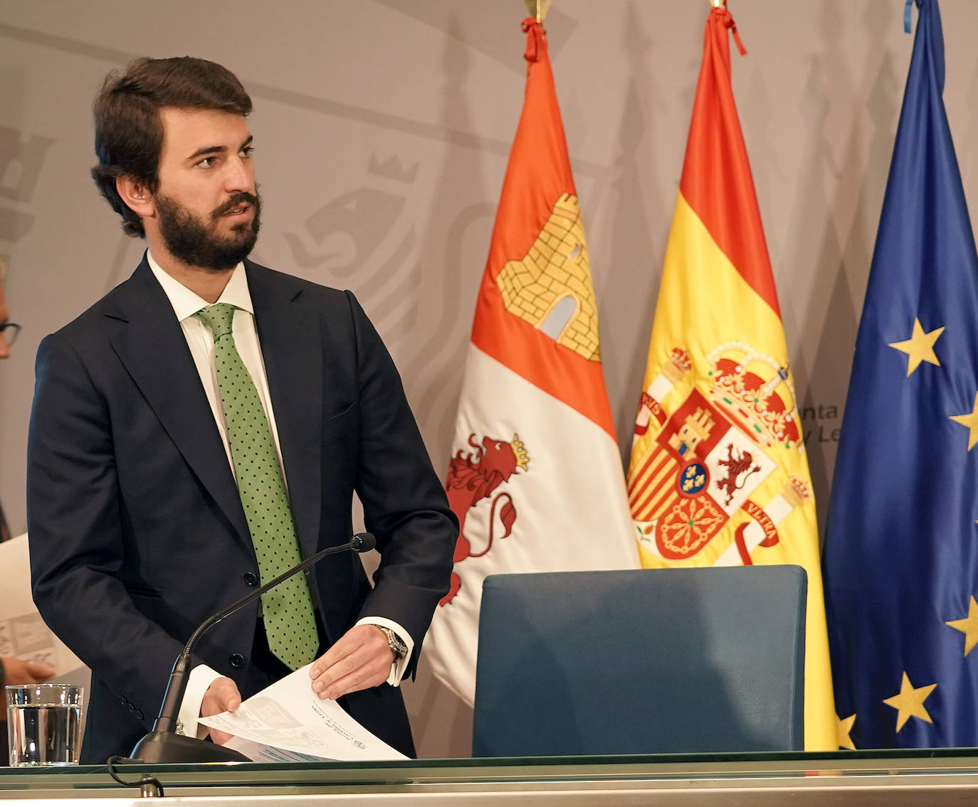 El vicepresidente de la Junta de Castilla y León, Juan García-Gallardo, y el consejero de Industria, Comercio y Empleo, Mariano Veganzones, comparecen en relación con la acción del Gobierno.