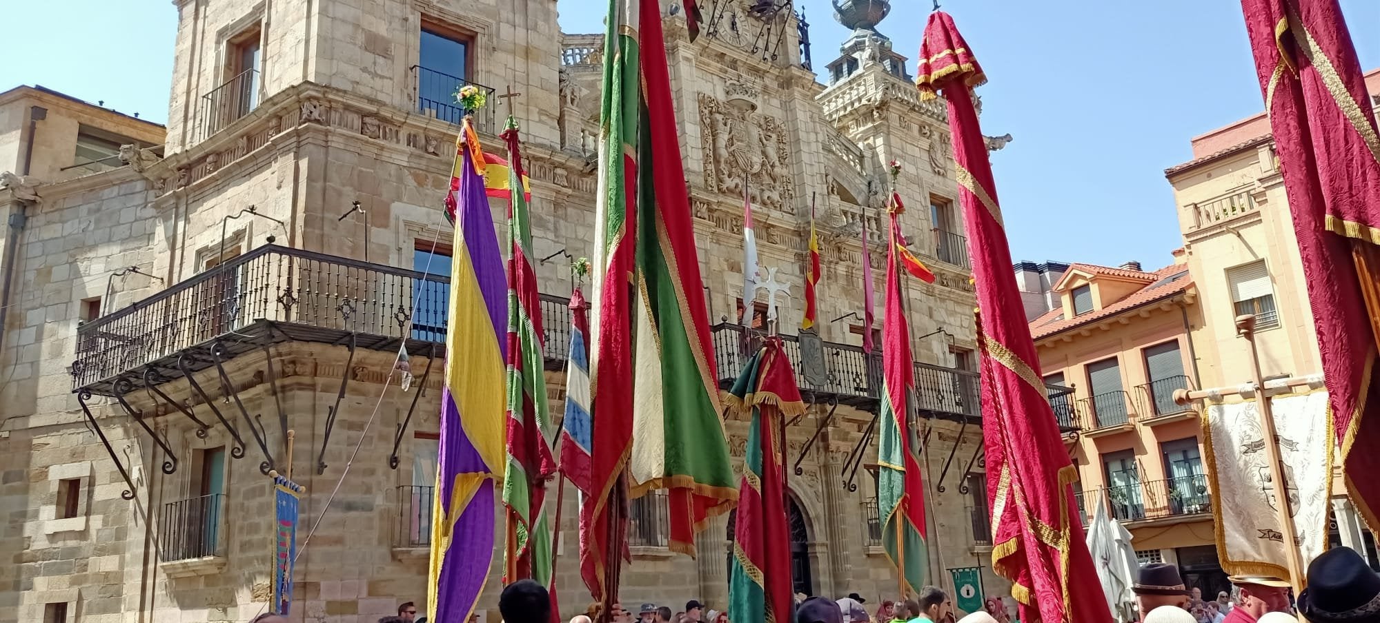 La iniciativa 'Pendones concejiles en los Caminos de Santiago del viejo Reino de León' 