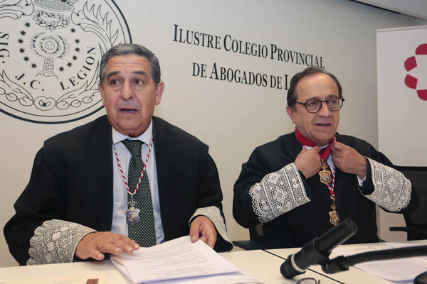 La sesión plenaria realizada por el Consejo de la Abogacía de Castilla y León en el Colegio de Abogados de León.