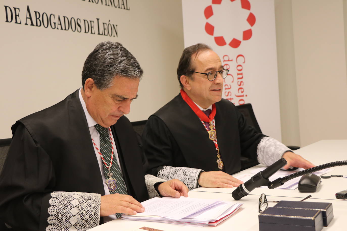 La sesión plenaria realizada por el Consejo de la Abogacía de Castilla y León en el Colegio de Abogados de León.