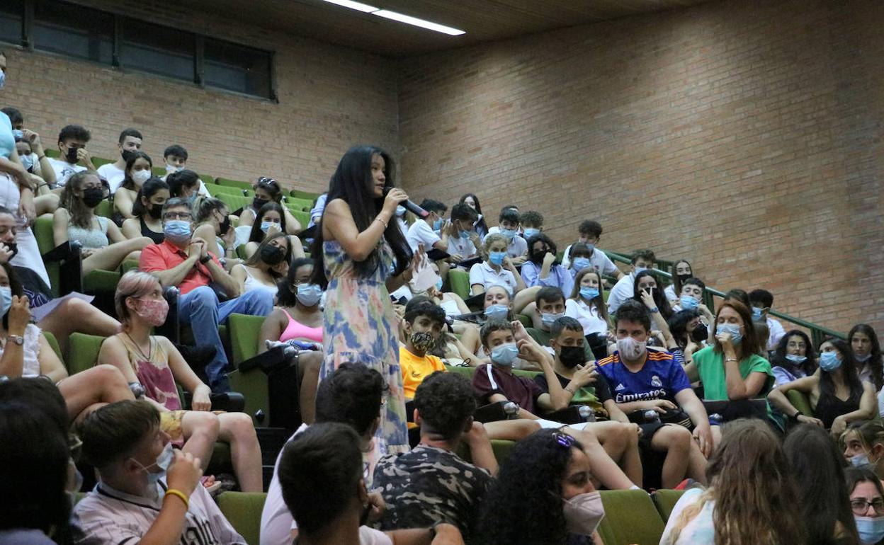 La iniciativa, coordinada por el profesor Chema Rodríguez Calleja, lanza un mensaje a la sociedad sobre el uso racional de los antibióticos.