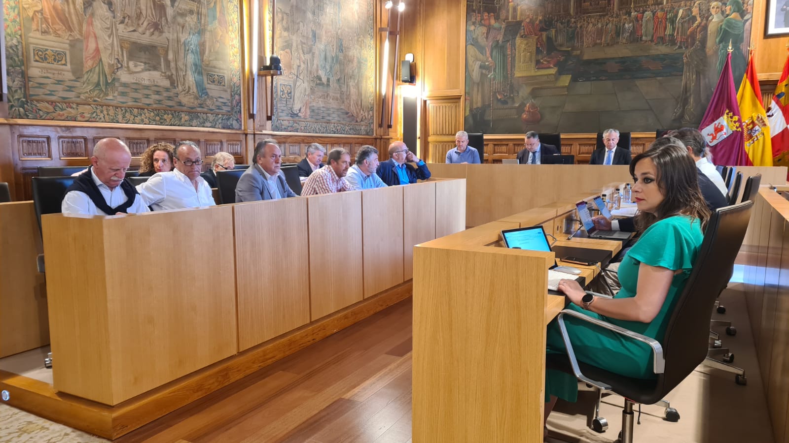 Pleno en el Palacio de los Guzmanes.