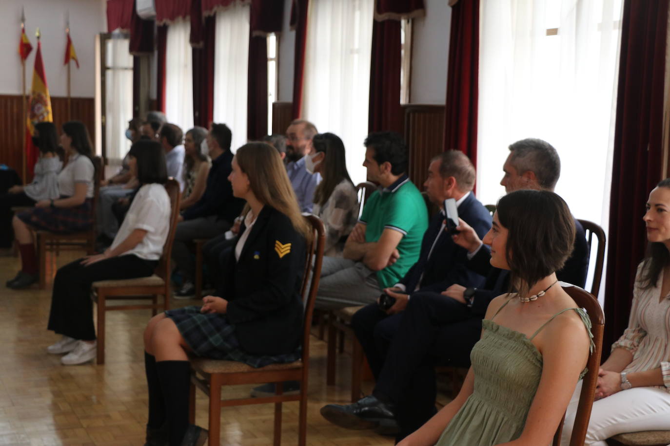 La Subdelegació nde Defensa acoge la entrega de premios de la IX edición del concurso literario escolar 'Carta a un Militar Español' | El jurado reconoce la «emoción y calidad literaria» de las cinco cartas premiadas de alumnas de institutos de la provincia 