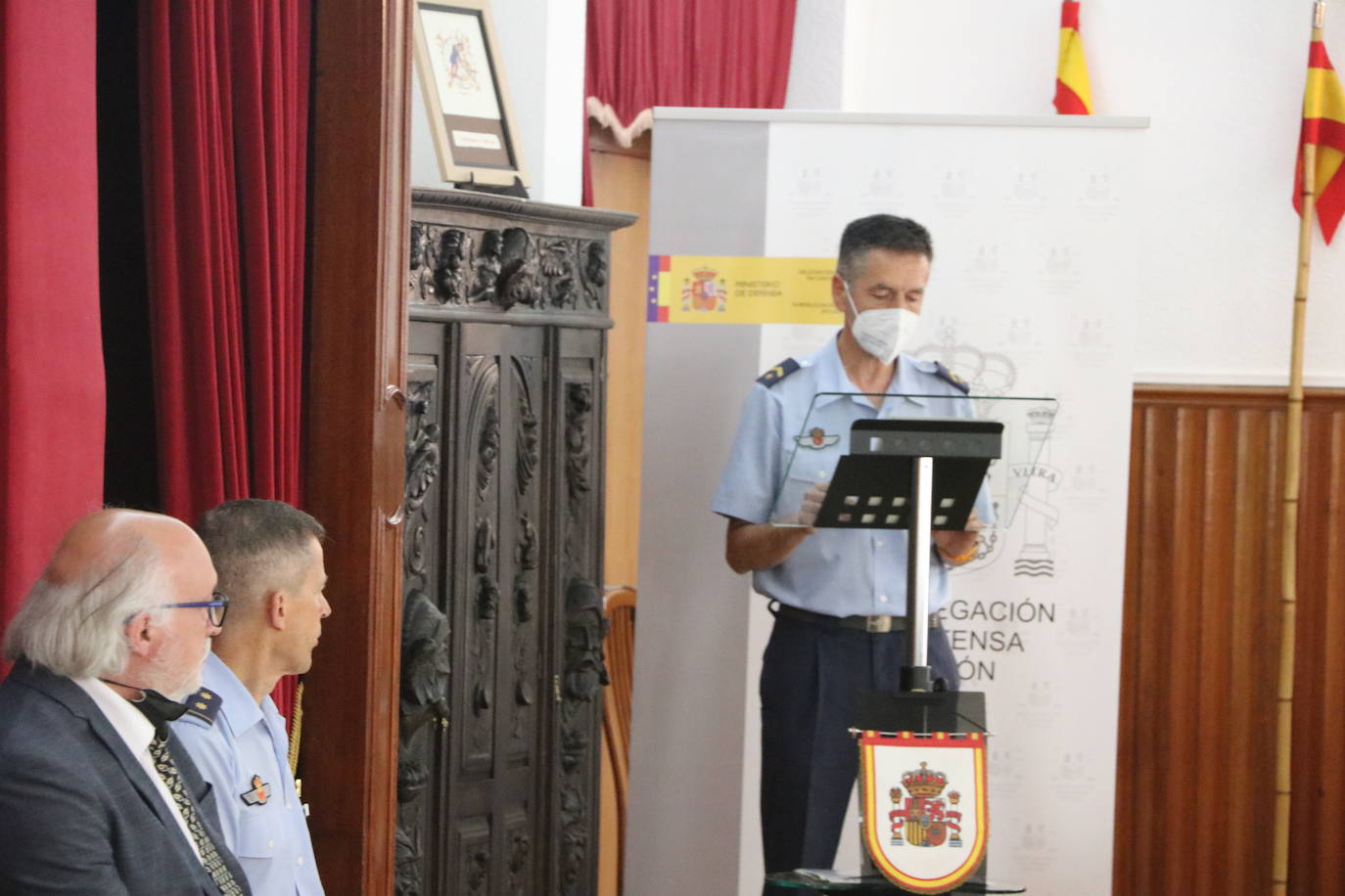 La Subdelegació nde Defensa acoge la entrega de premios de la IX edición del concurso literario escolar 'Carta a un Militar Español' | El jurado reconoce la «emoción y calidad literaria» de las cinco cartas premiadas de alumnas de institutos de la provincia 