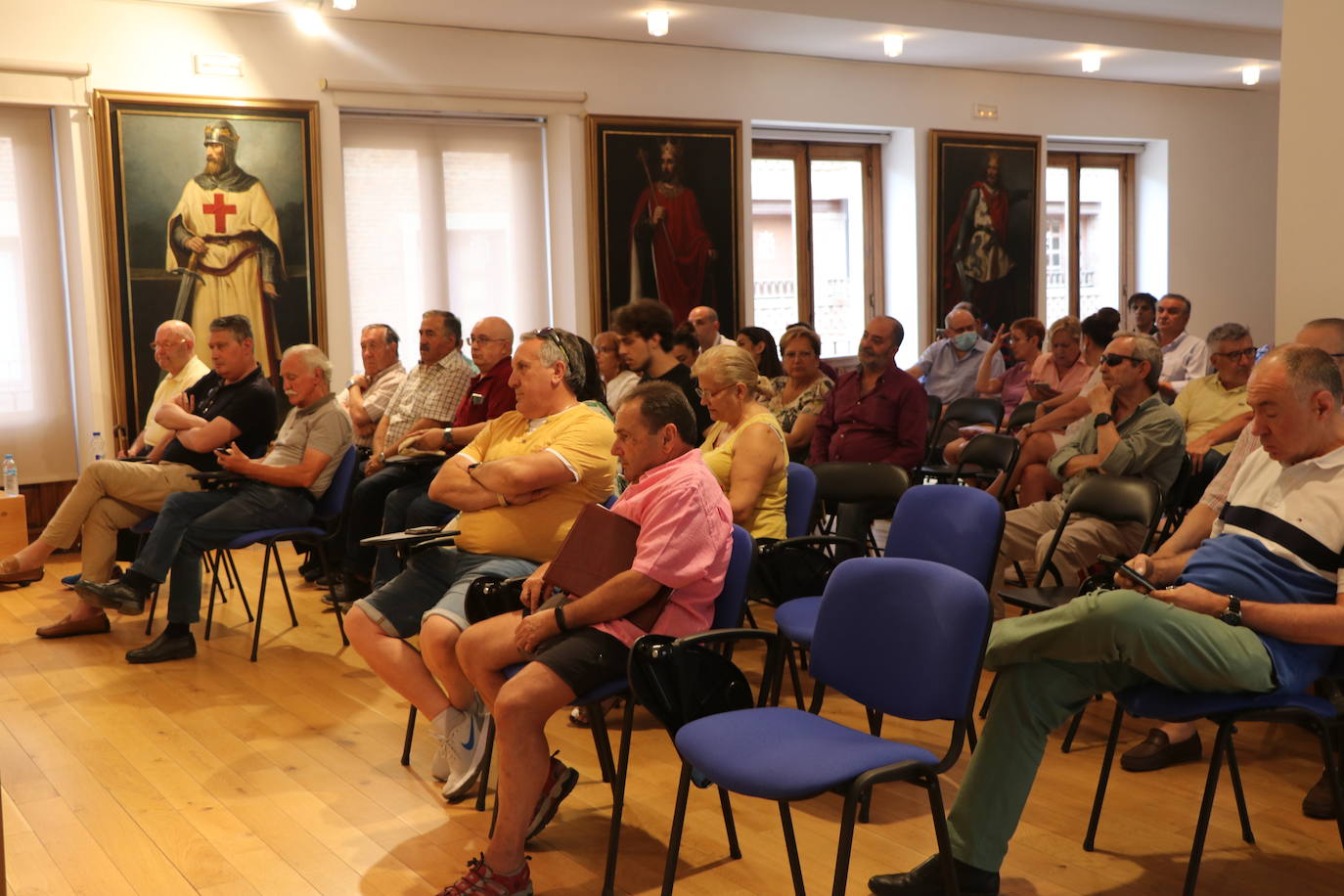 Los representantes han analizado cuál es la situación actual del futuro leonés después de la segunda manifestación multitudinaria en la que se reivindicaba un futuro para la provincia. 