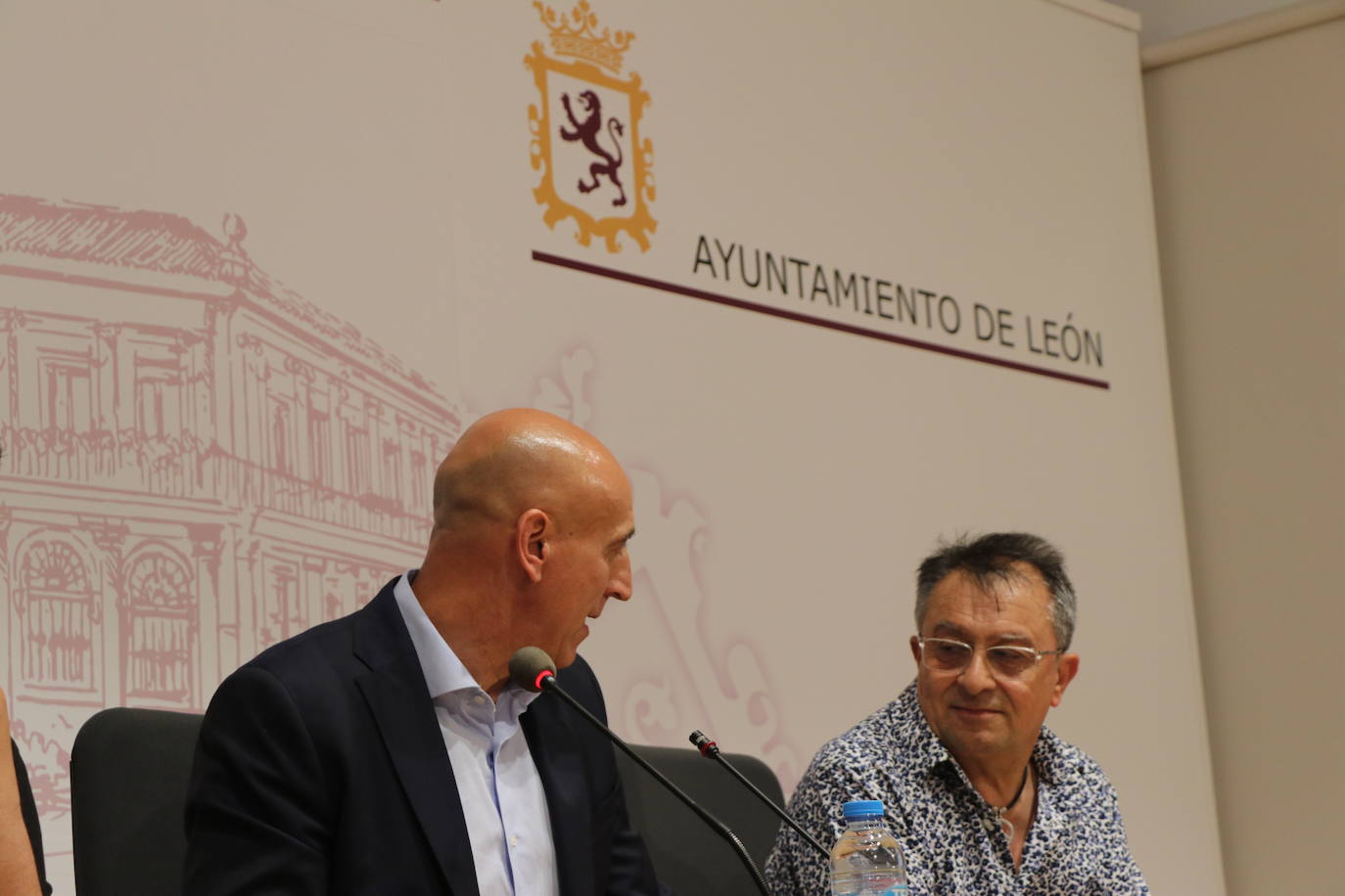 Los representantes han analizado cuál es la situación actual del futuro leonés después de la segunda manifestación multitudinaria en la que se reivindicaba un futuro para la provincia. 