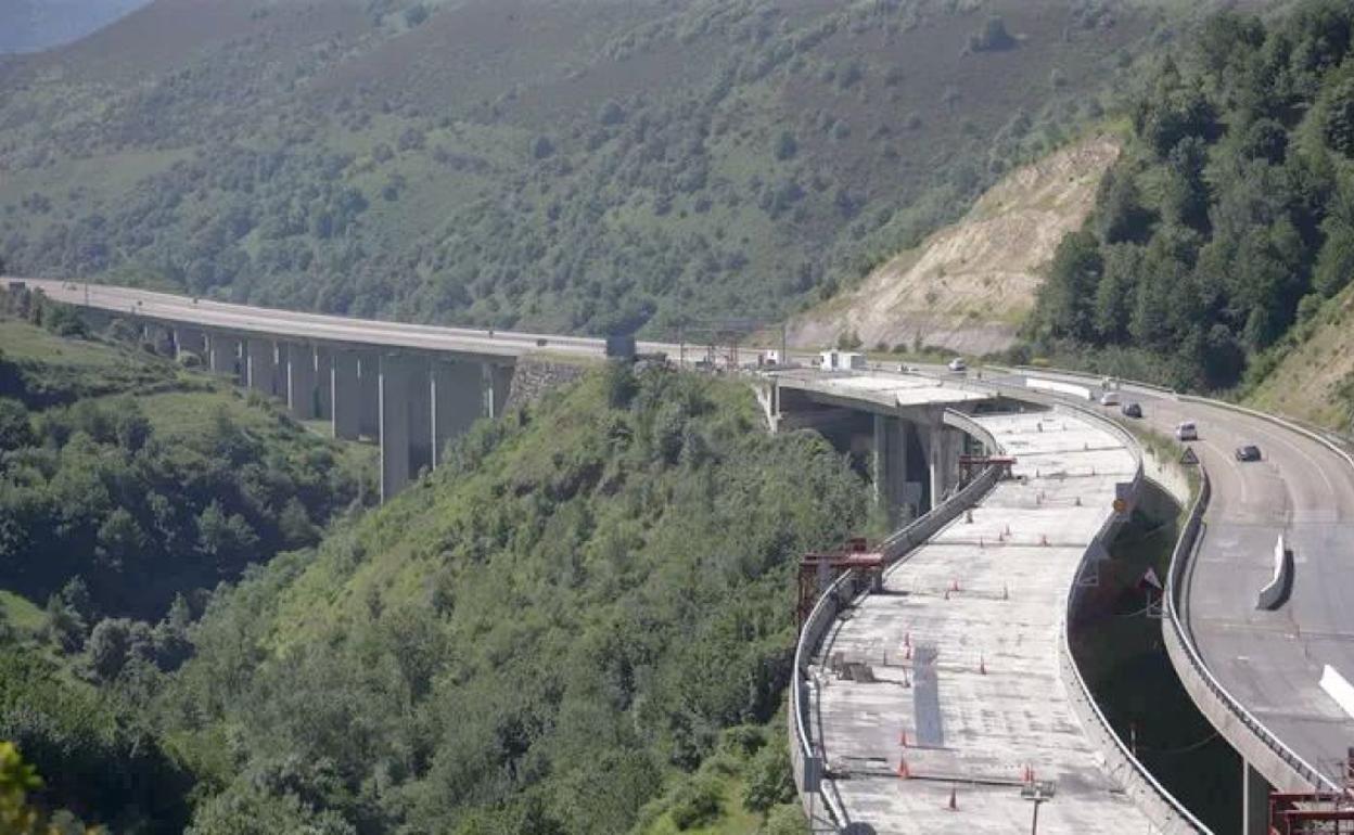 Tramo del viaducto que se derrumbó hace unos días y que ha vivido un segundo desprendimiento.