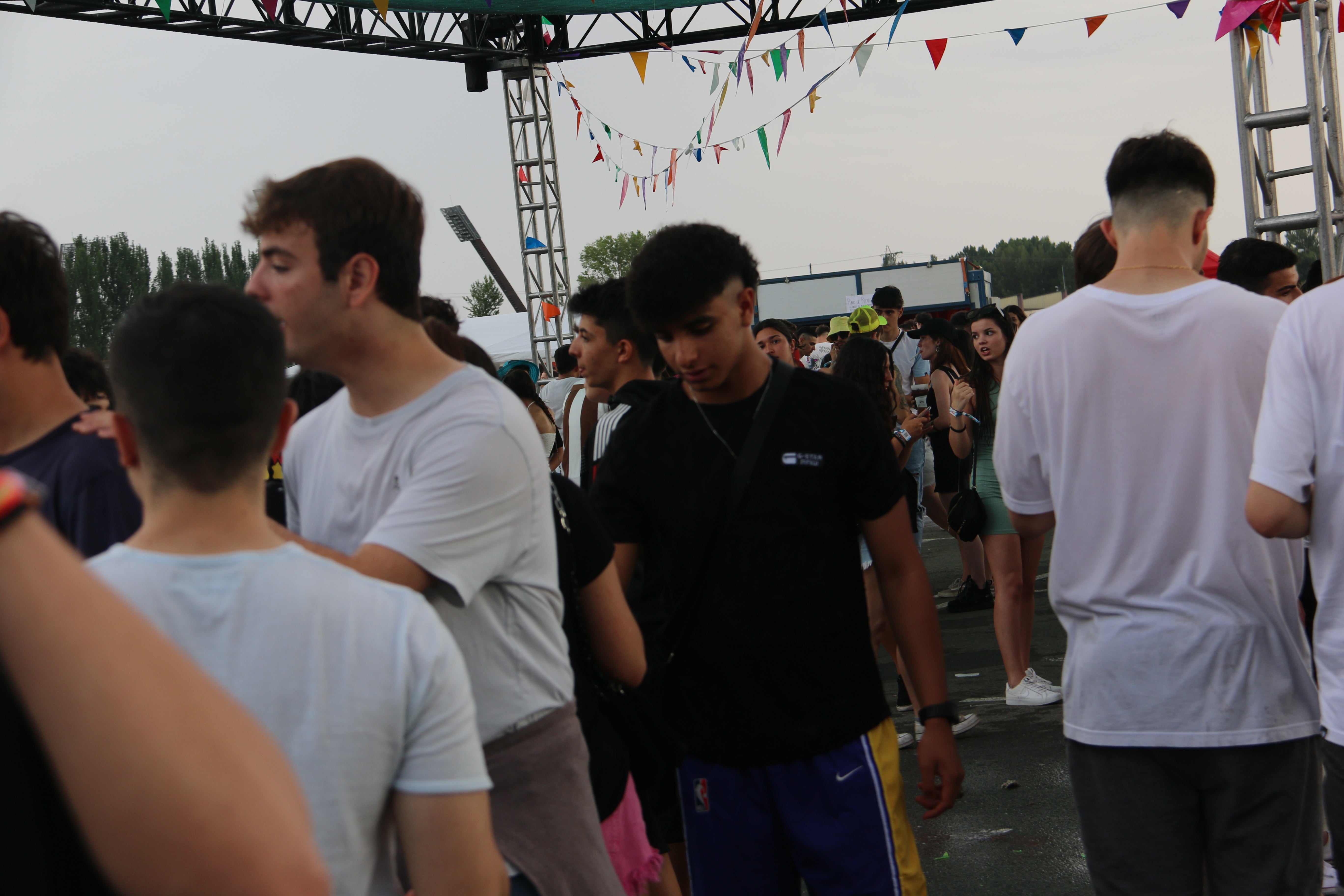 El Monoloco Fest acoge una segunda edición con casi 8.000 jóvenes congregados en el Palacio de exposiciones de León. 