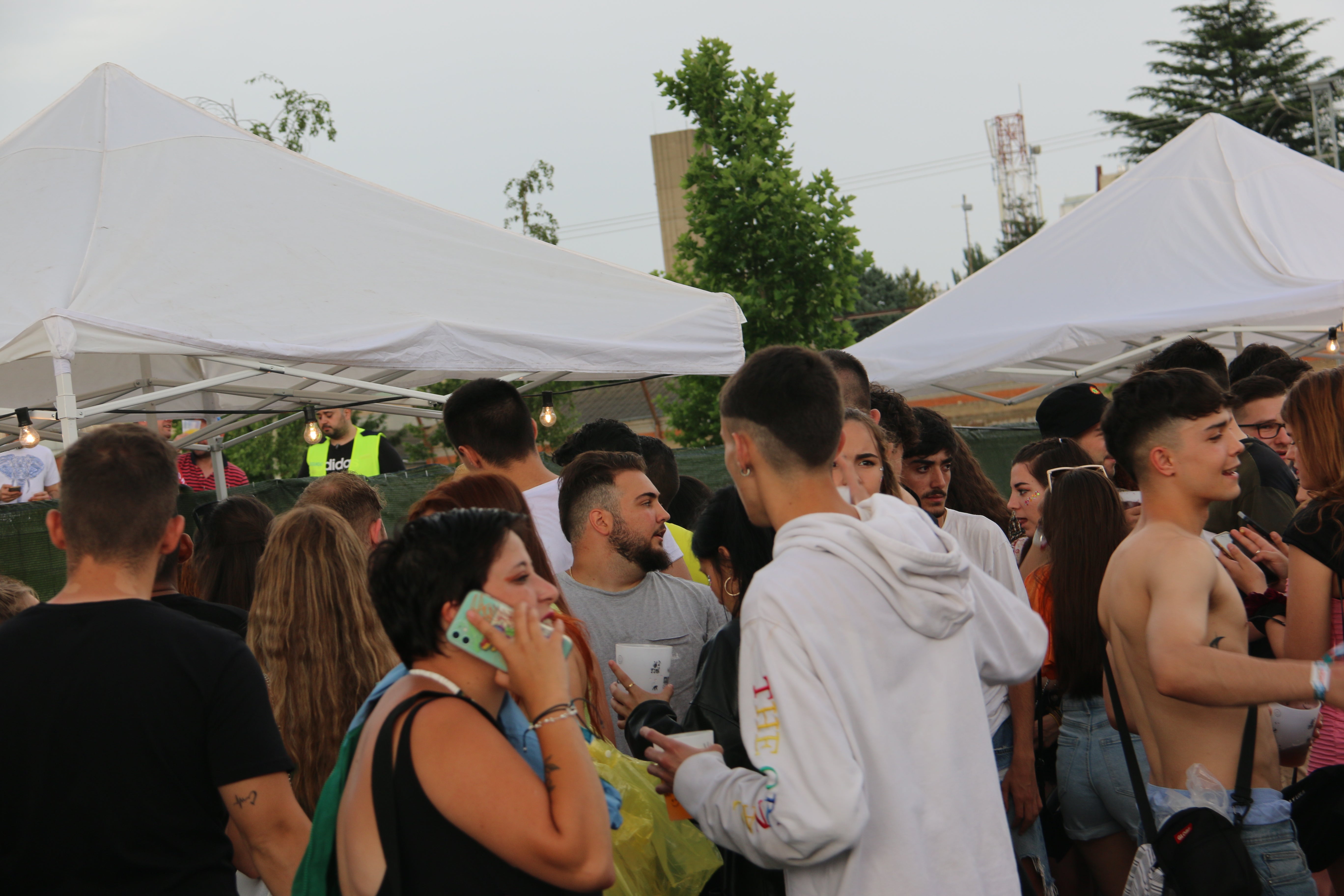 El Monoloco Fest acoge una segunda edición con casi 8.000 jóvenes congregados en el Palacio de exposiciones de León. 