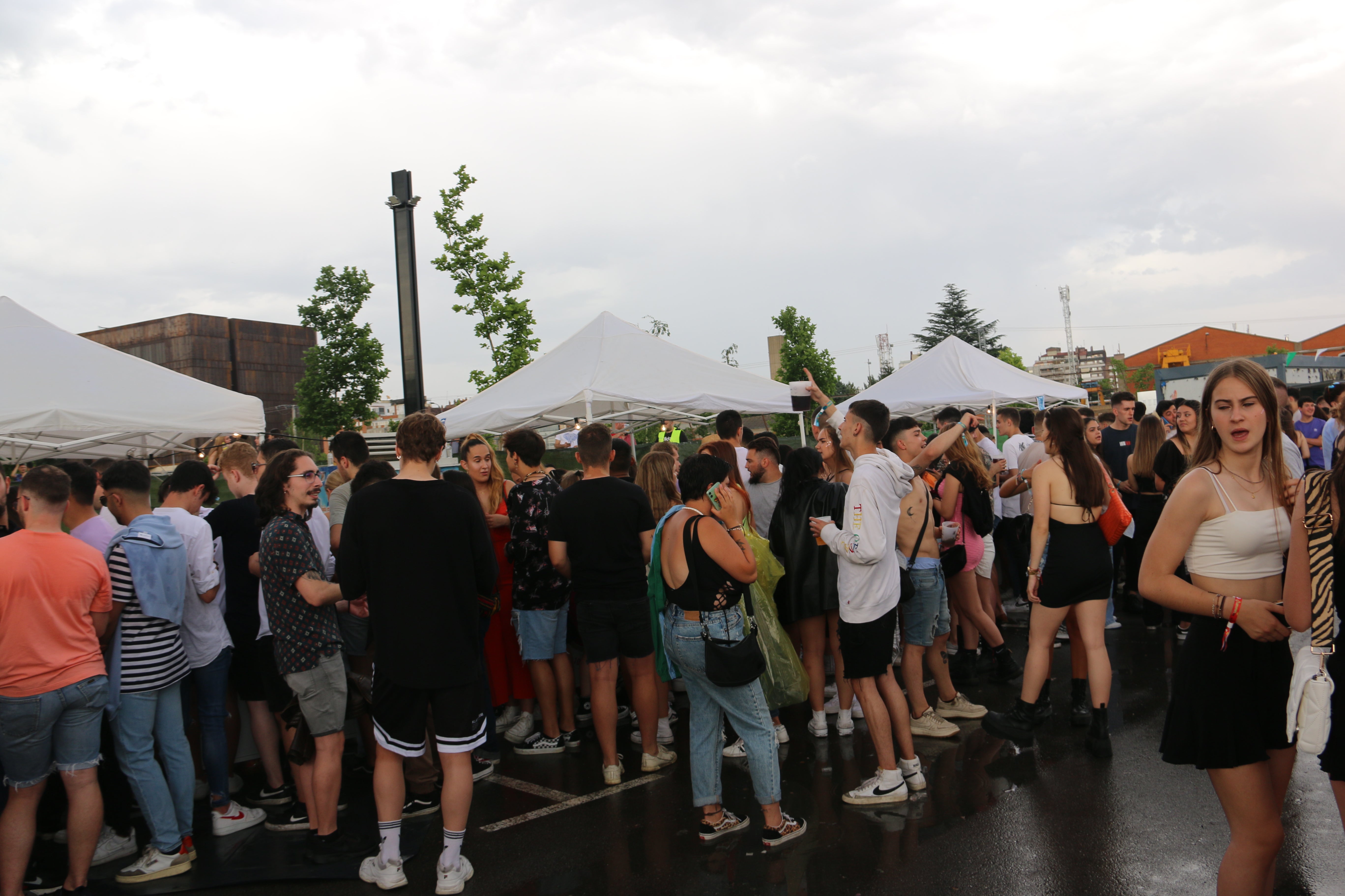 El Monoloco Fest acoge una segunda edición con casi 8.000 jóvenes congregados en el Palacio de exposiciones de León. 