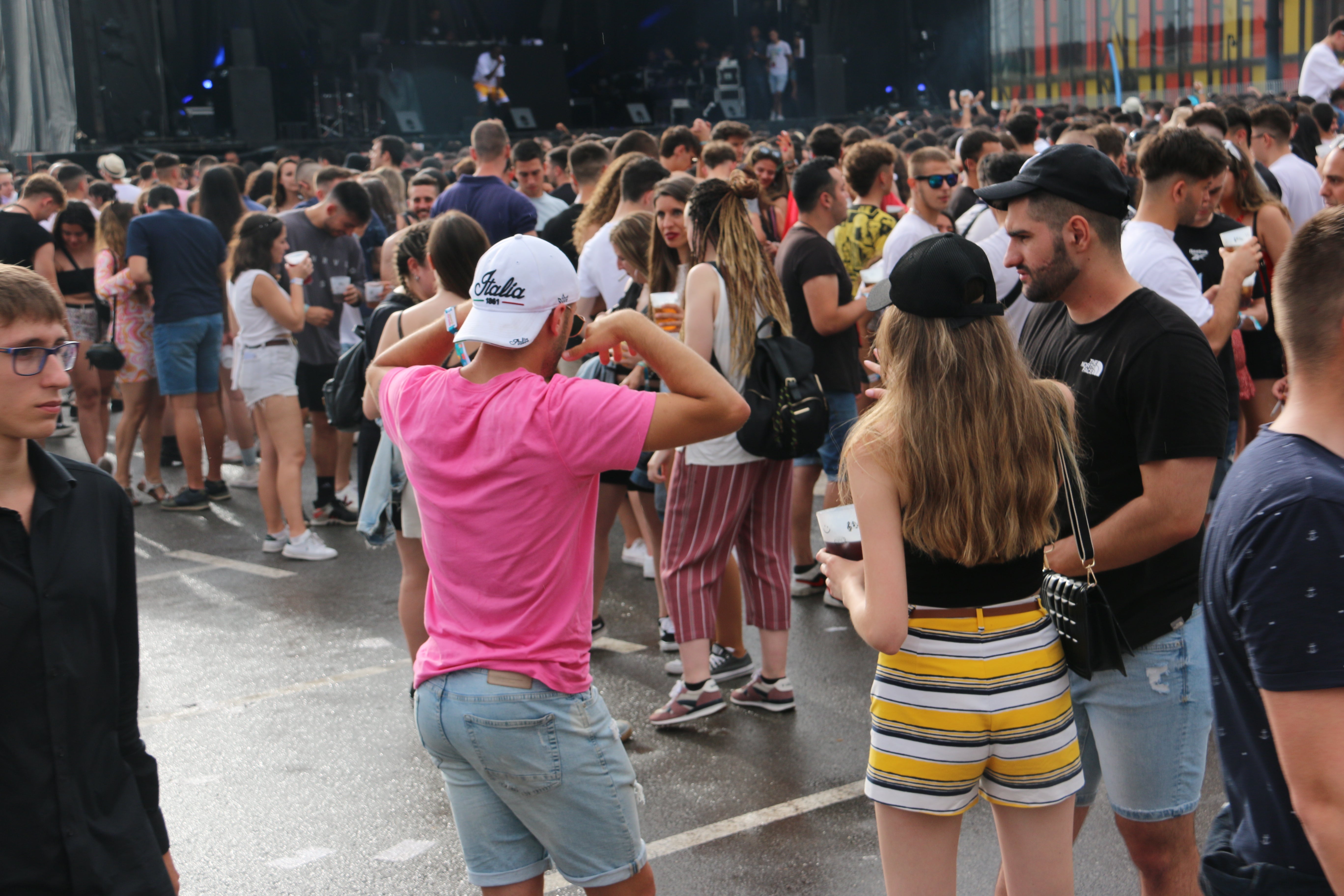 El Monoloco Fest acoge una segunda edición con casi 8.000 jóvenes congregados en el Palacio de exposiciones de León. 