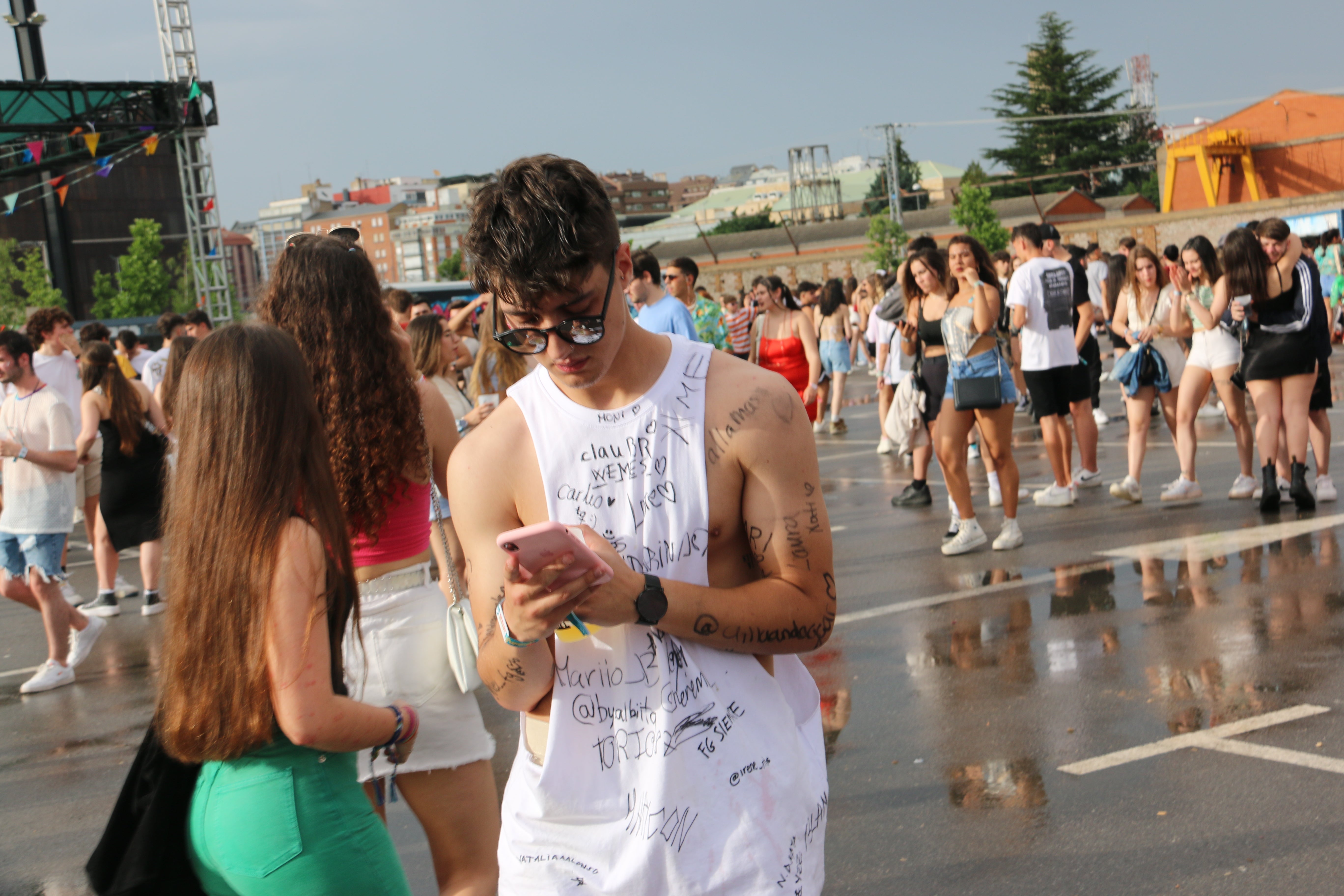 El Monoloco Fest acoge una segunda edición con casi 8.000 jóvenes congregados en el Palacio de exposiciones de León. 