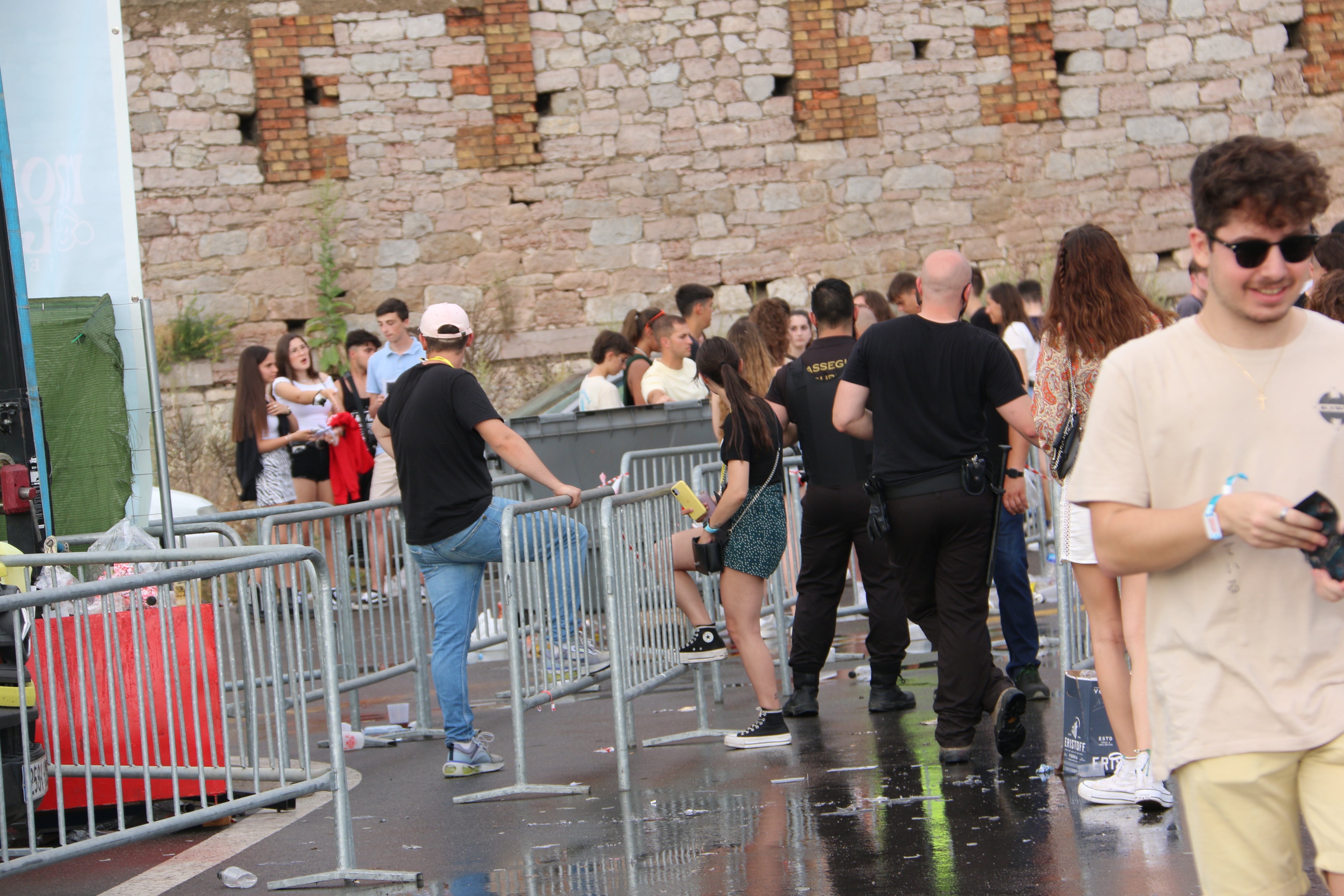 El Monoloco Fest acoge una segunda edición con casi 8.000 jóvenes congregados en el Palacio de exposiciones de León. 