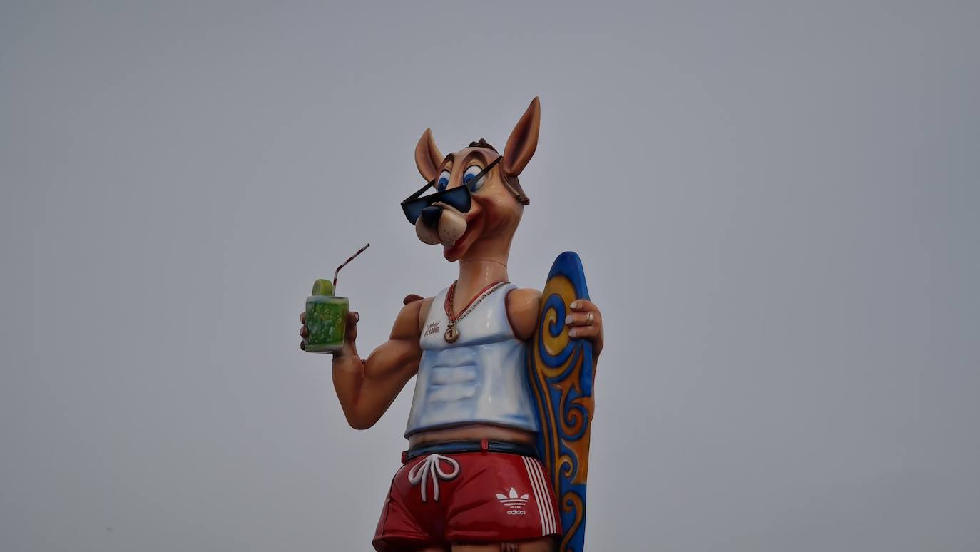 El recinto ferial de León comienza a crecer para las fiestas de San Juan y San Pedro. Con la duda de su finalmente se levantará la emblemática noria León sí tendrá su recinto ferial en las fiestas de San Juan y San Pedro con un espacio mejorado tras el acuerdo con los feriantes. 