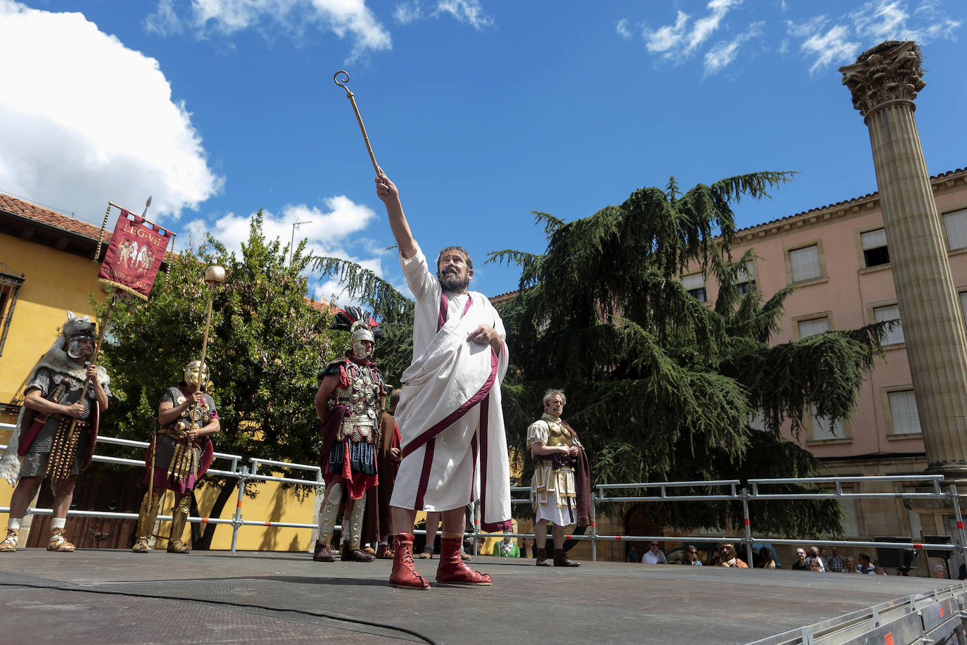 ecreación de la entrega del águila legionaria dentro de la programación del Natalicio del Águila.