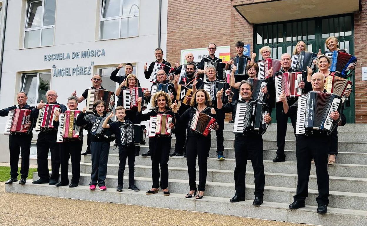 La Orquesta de Acordeones de la Escuela de Música de Valverde de La Virgen  ofrece conciertos en Junio 