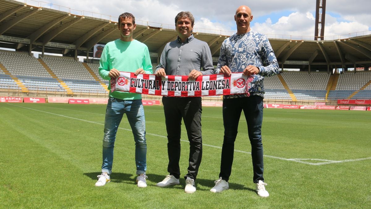 El técnico bilbaíno ha sido presentado como nuevo entrenador de la Cultural.