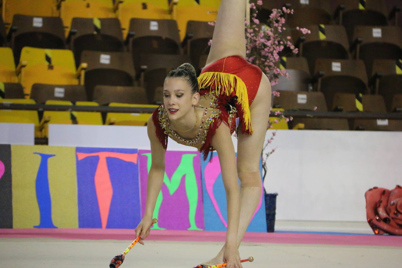 En torno a 150 gimnastas del club leonés se dan cita en el evento con el que se cierra el curso en el Palacio de los Deportes de León con exhibiciones y distintos ejercicios