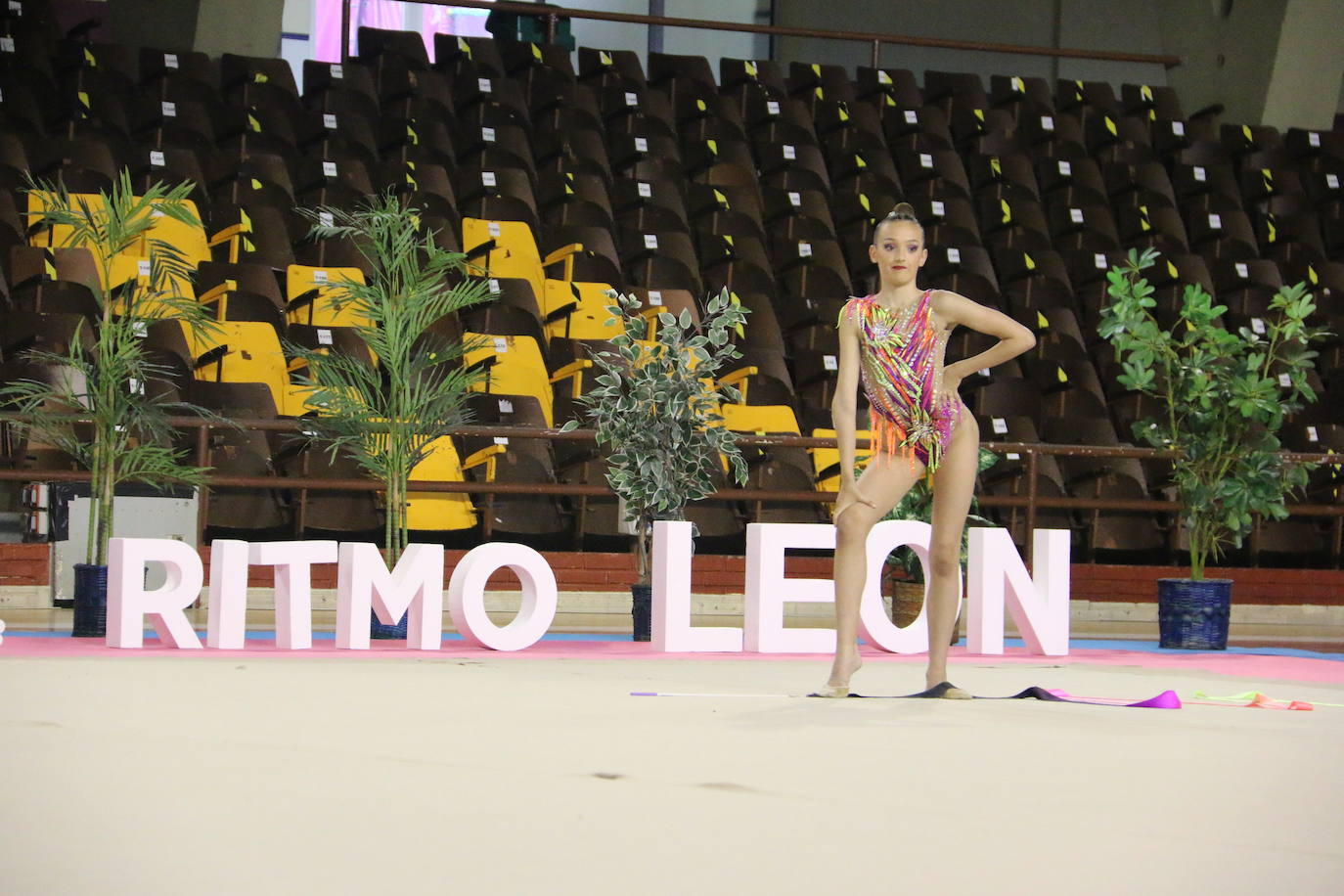 En torno a 150 gimnastas del club leonés se dan cita en el evento con el que se cierra el curso en el Palacio de los Deportes de León con exhibiciones y distintos ejercicios