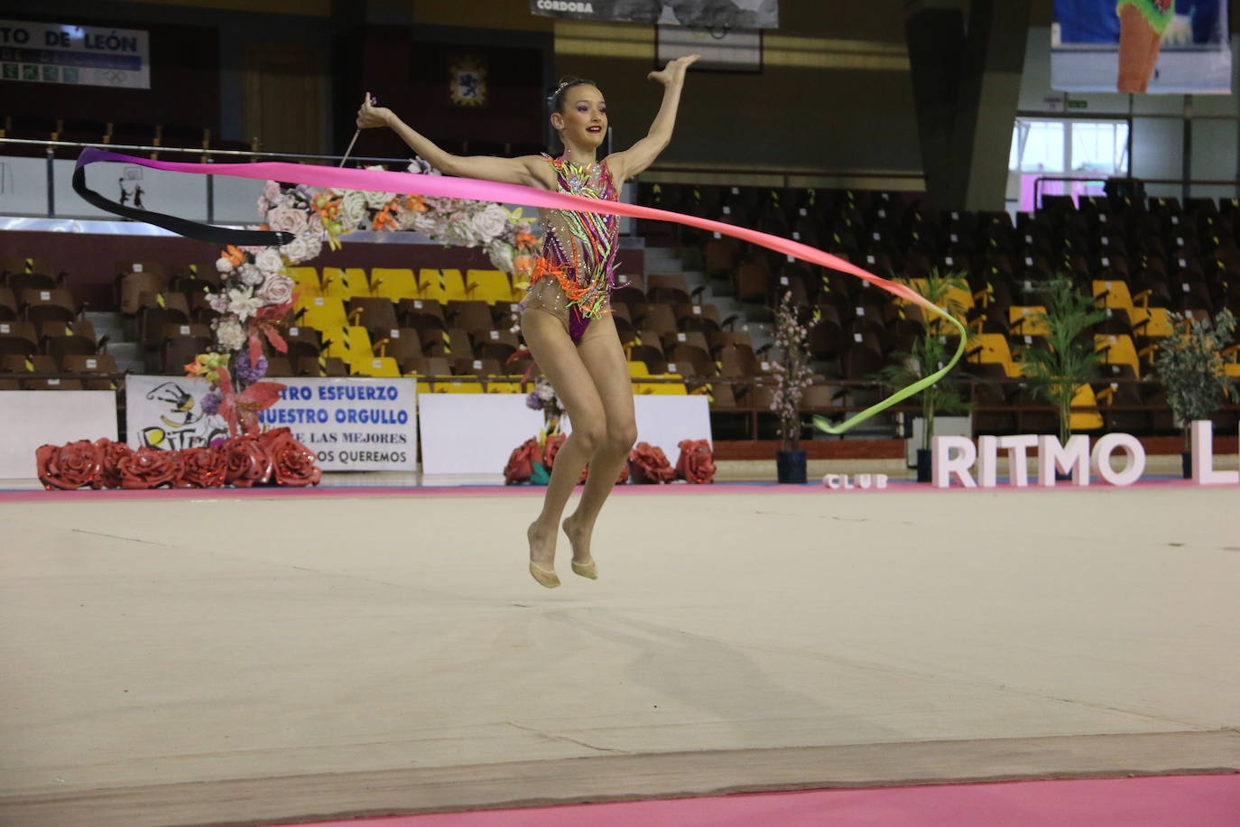 En torno a 150 gimnastas del club leonés se dan cita en el evento con el que se cierra el curso en el Palacio de los Deportes de León con exhibiciones y distintos ejercicios