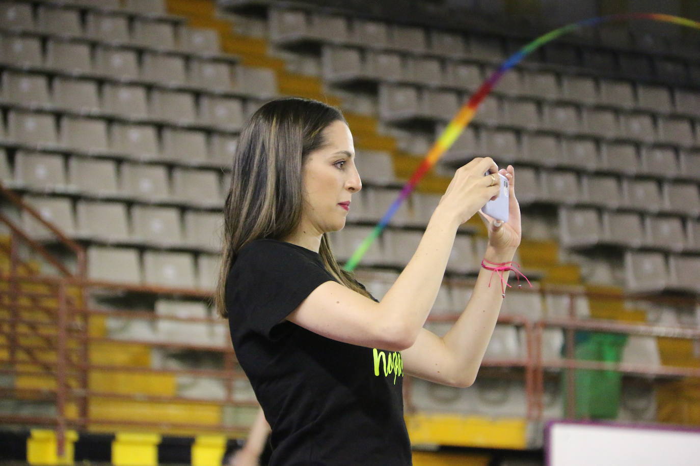 En torno a 150 gimnastas del club leonés se dan cita en el evento con el que se cierra el curso en el Palacio de los Deportes de León con exhibiciones y distintos ejercicios