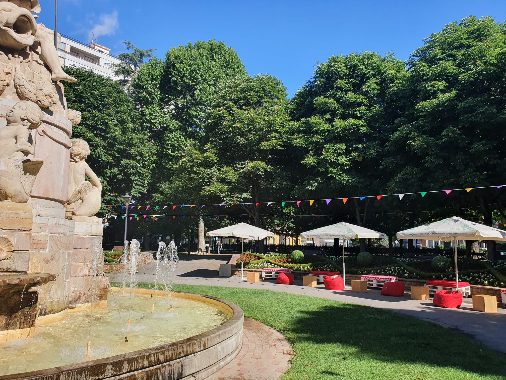 Organizadores ultimando detalles ante de la inauguración del evento.