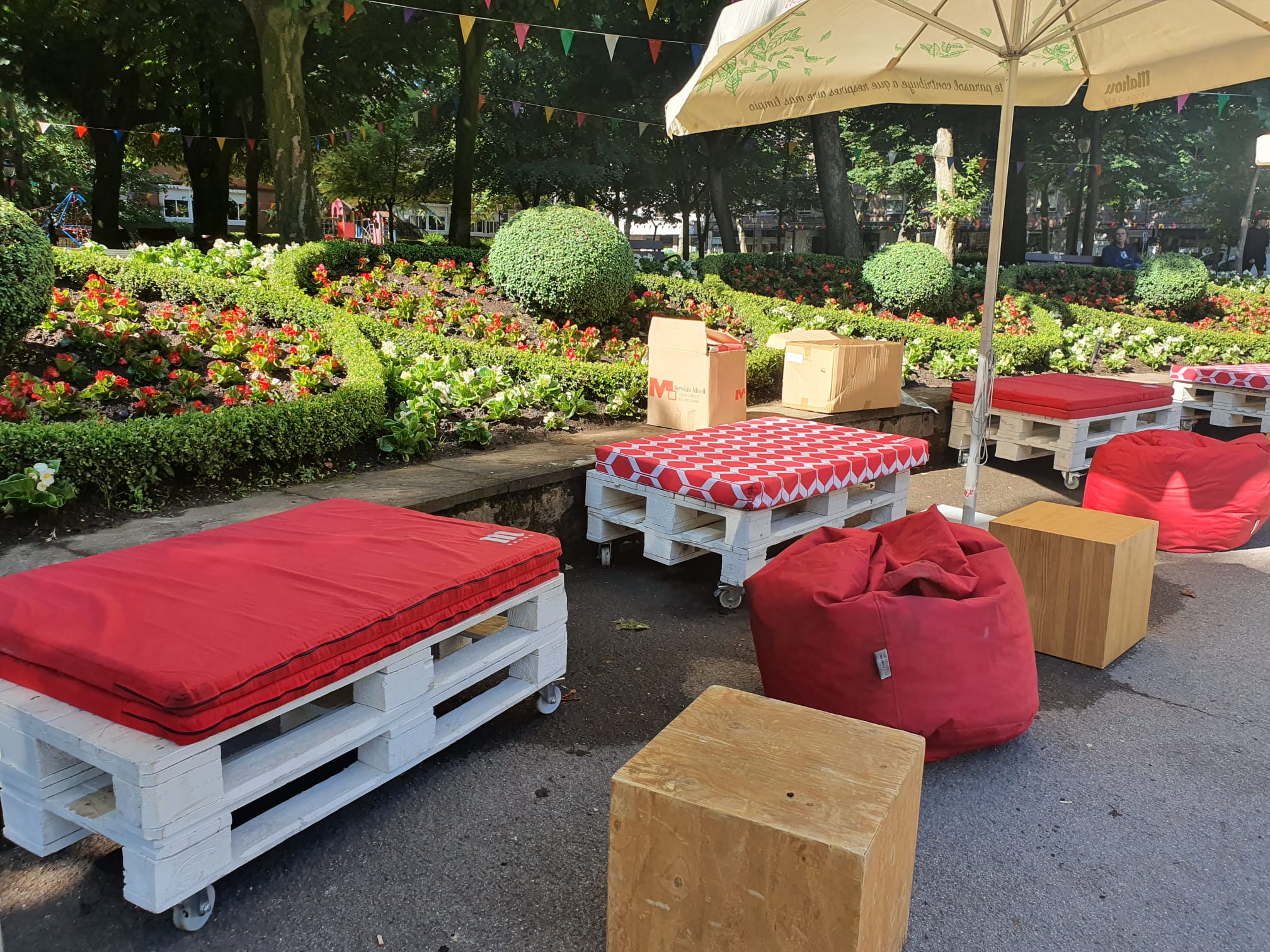 Organizadores ultimando detalles ante de la inauguración del evento.