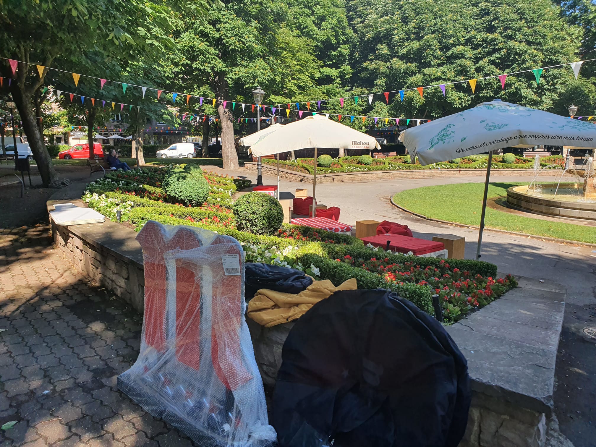 Organizadores ultimando detalles ante de la inauguración del evento.