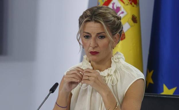 La vicepresidenta segunda, Yolanda Díaz, durante la rueda de prensa tras el Consejo de Ministros de este martes.