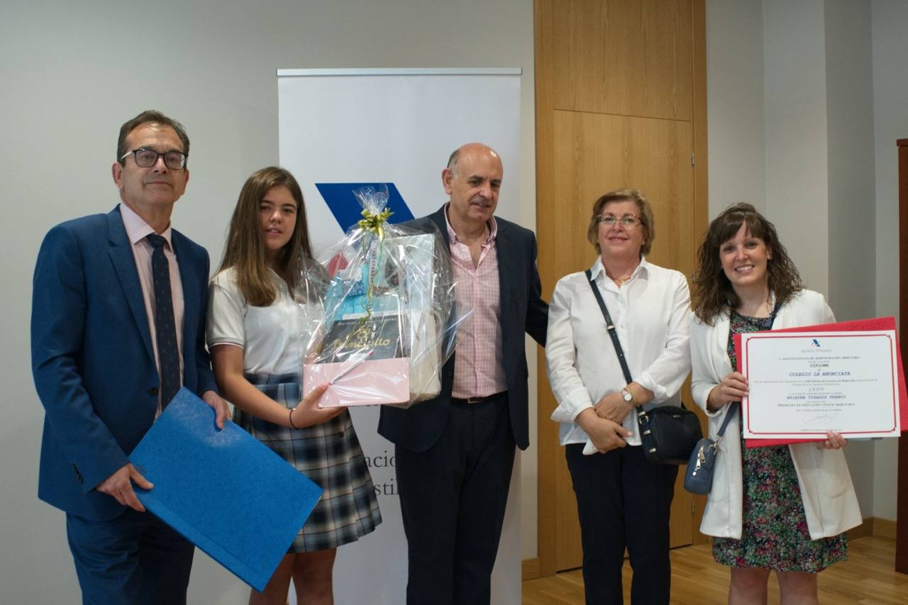 Premiados de la XII Concurso de Redacción de la Agencia Tributaria en la Delegación de León. 