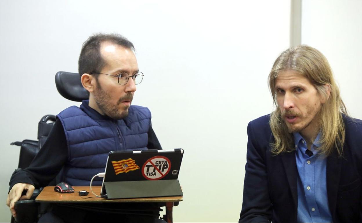 Pablo Echenique defendió la postura de Unidas Podemos de llevar la agencia a Teruel; mientras que, a la derecha, Pablo Fernández defendía en las Cortes de Castilla y León que se apostara por León.