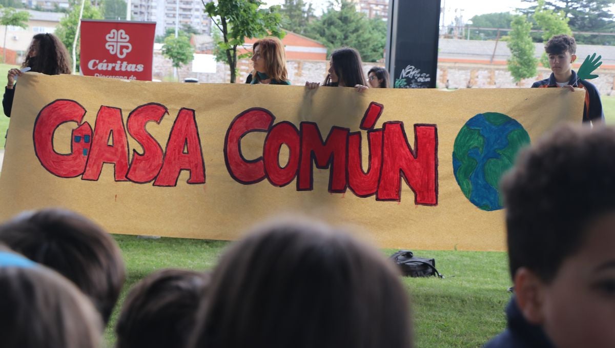 Centenares de alumnos de Carmelitas Sagrado Corazón, Carmelitas Nuestra Señora del Carmen, Discípulas y Divina Pastora participan en la adhesión de sus centros al Pacto Educativo Global