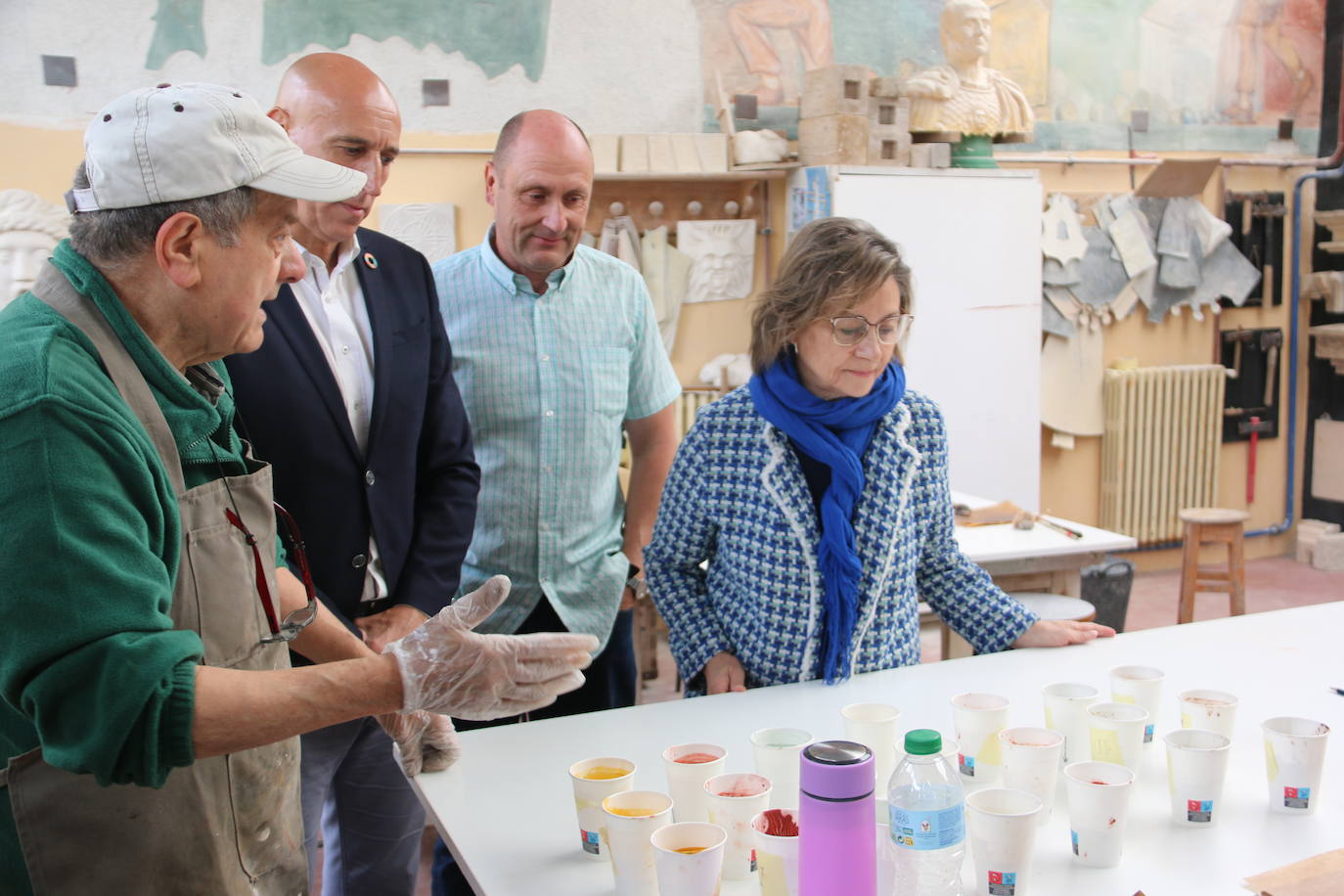 Este curso se ofertan 13 especialidades entre el 20 de junio y el 5 de agosto |Como novedad, dos profesores de la extinta escuela de restauración de Venecia imparten dos cursos de color y de estuco de mármol.