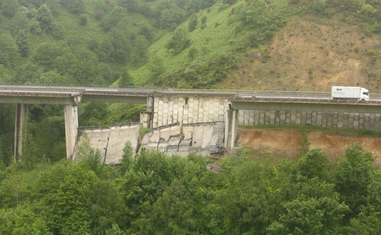 Derrumbe del viaducto del Castro en el municipio leonés de Vega de Valcarce.