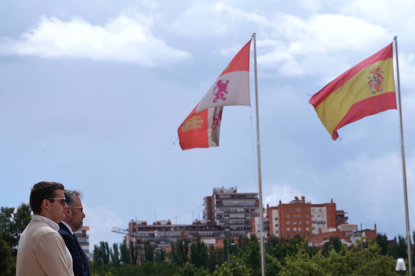 Fotos: Minuto de silencio en las Cortes y Presidencia