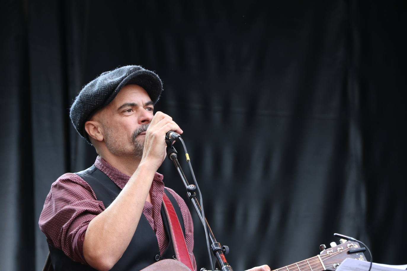 Humor y música mezclados para sacar la mejor sonrisa al público leonés